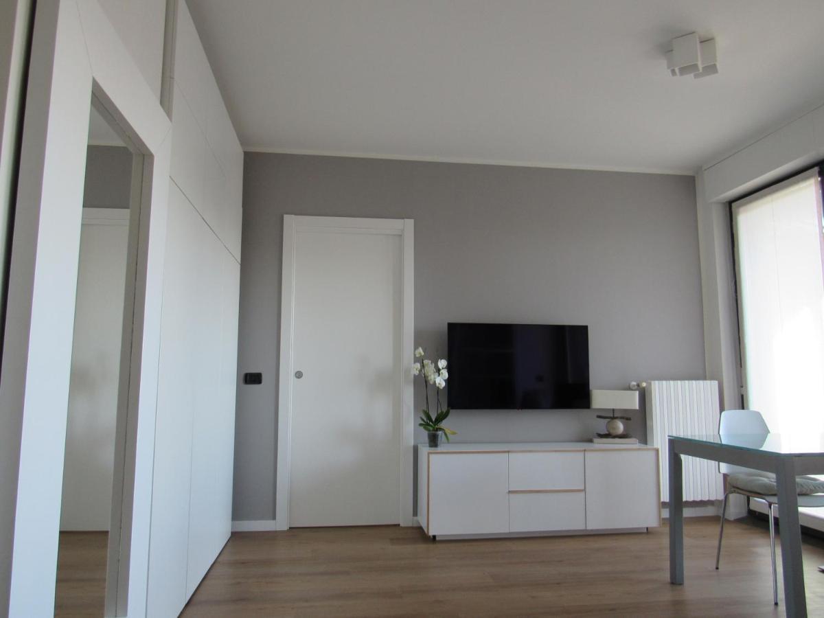 Apartamento Fiera Milanocity View With Terrace Next To Shopping Mall Exterior foto