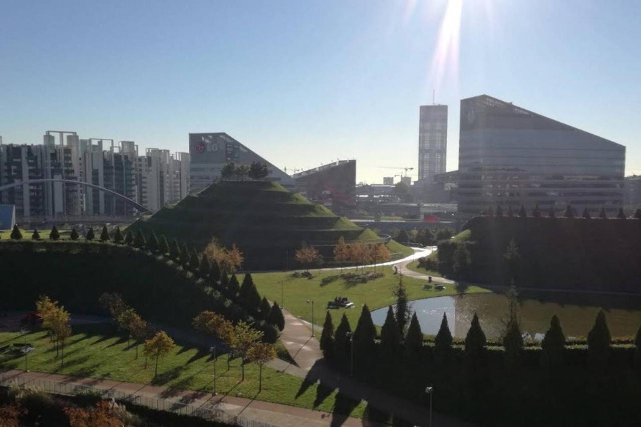 Apartamento Fiera Milanocity View With Terrace Next To Shopping Mall Exterior foto