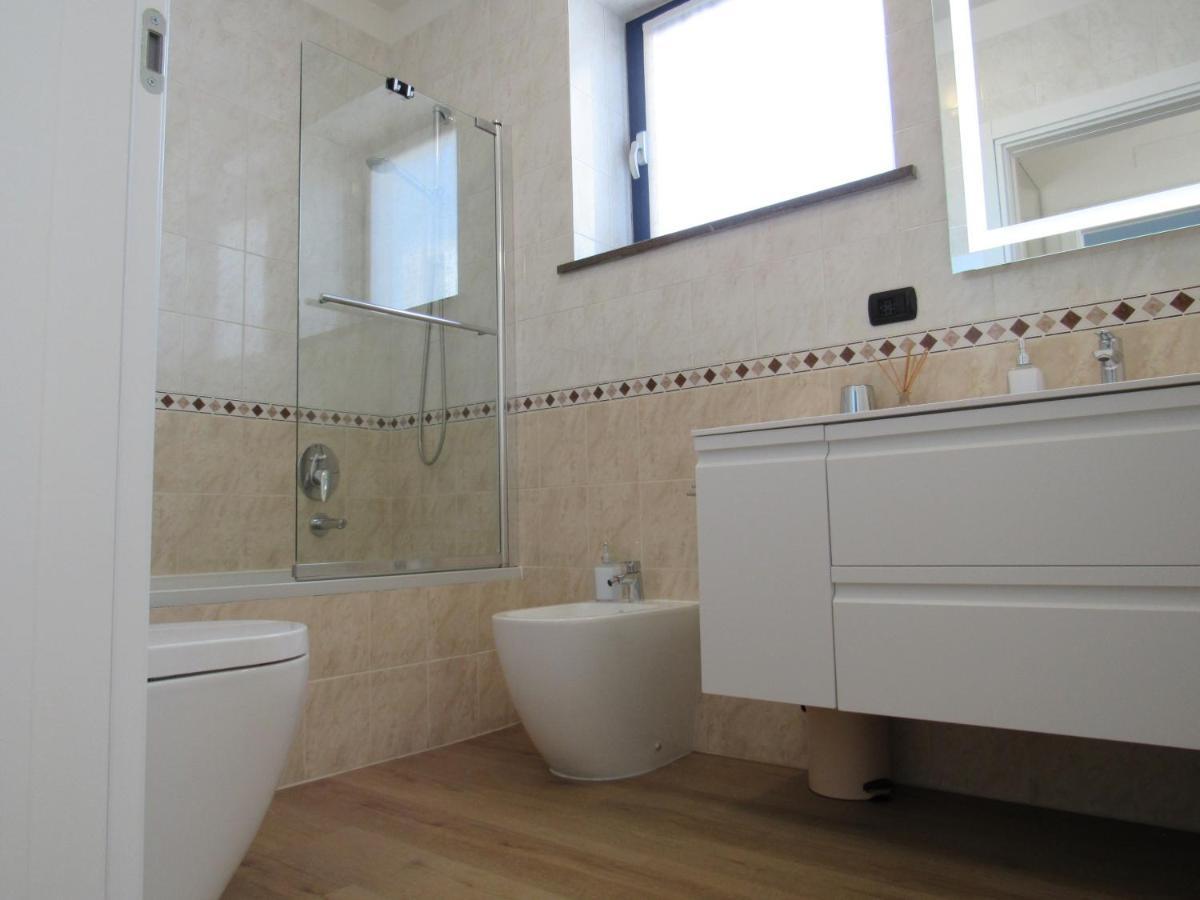 Apartamento Fiera Milanocity View With Terrace Next To Shopping Mall Exterior foto
