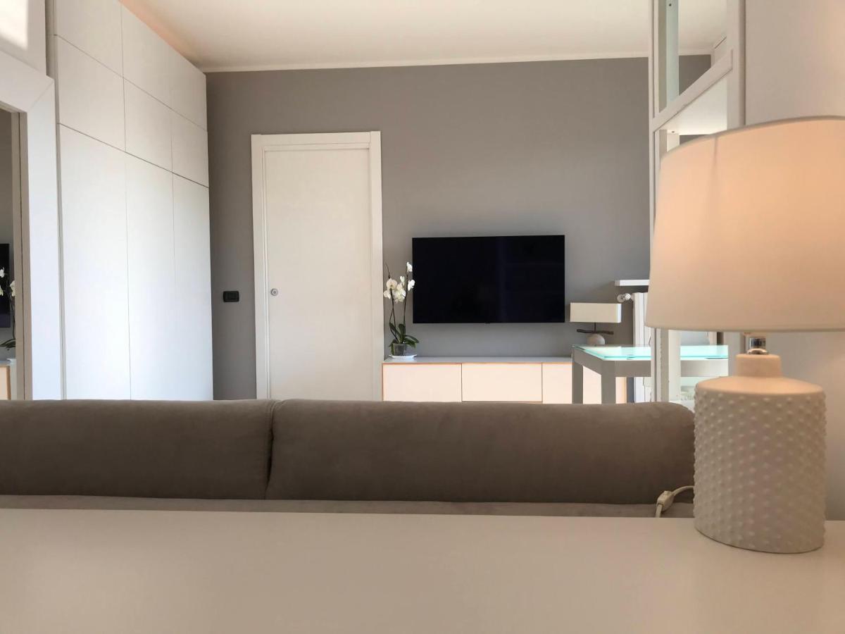 Apartamento Fiera Milanocity View With Terrace Next To Shopping Mall Exterior foto